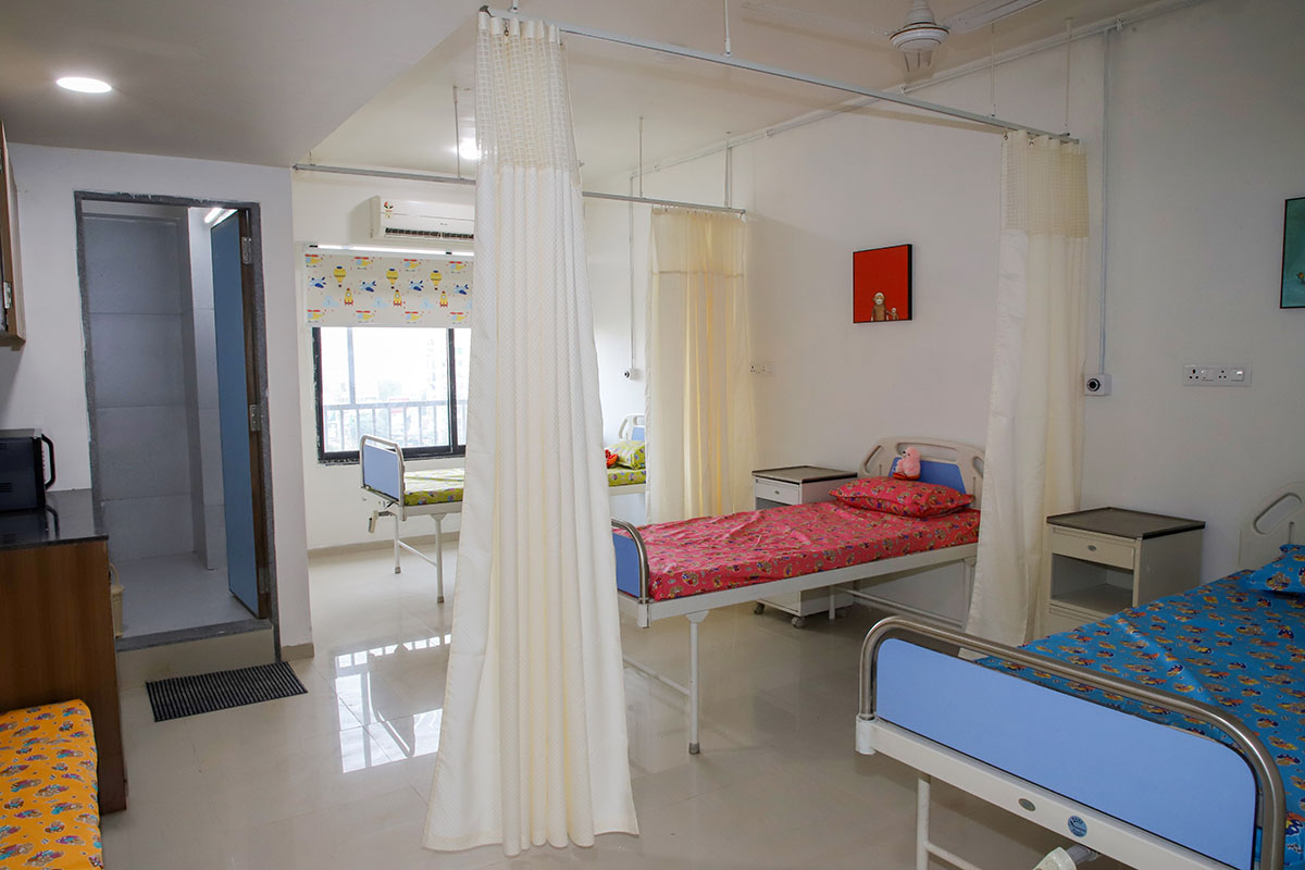 CHILD ORTHOPEDIC DOCTOR VIJAY CROSS ROAD , child orthopedic hospital in bhuj